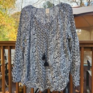 Faded Glory Black and White Split Neck Long Sleeve Geometric Blouse